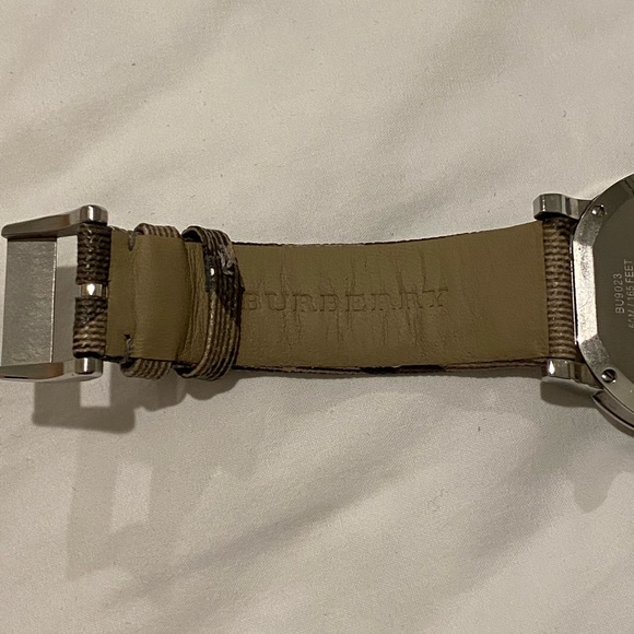 Women’s Burberry Watch - Picture 5 of 14